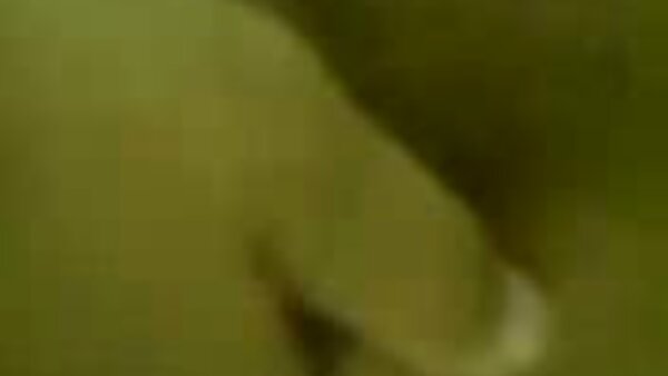 கின்கி பிச் நடல்லி டி ஏஞ்சலோ வளைந்து வளைந்து நாயை கடினமாக்குகிறது